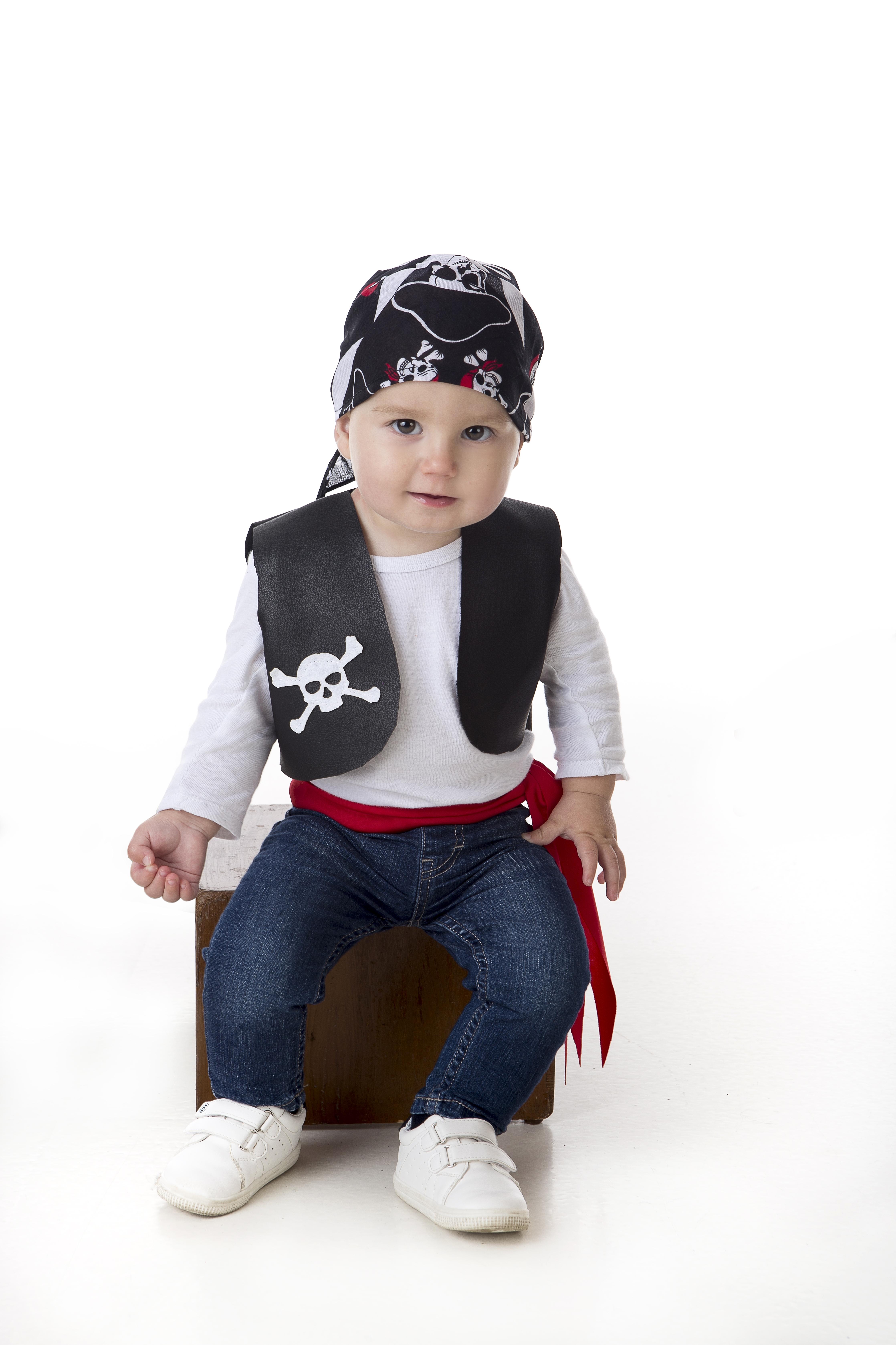 http://www.partytuyyo.com/axos/imagenes/8422802022837-disfraz-bebe-pirata-12-meses-llopis-2283-1.jpg